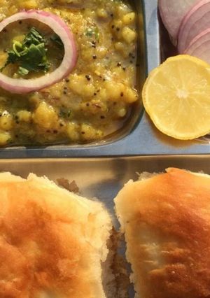 A picture of Paav bataka (potatoes).