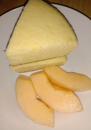 รูปของ เค้กชิฟฟ่อนแคนตาลูปในหม้อหุงข้าว (Cantaloupe Chiffon Cake in a Rice Cooker)