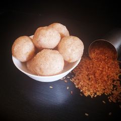 A picture of Red Rice Sweet Pundi / Rice Dumplings.