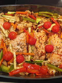 Foto principal de Salmón al horno con verduras en salsa de soja y miel