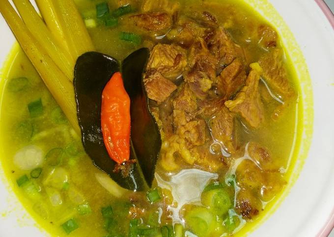 Soto daging bumbu kemiri