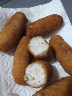 Una foto de Croquetas de pollo y atún