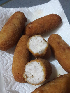 Una foto de Croquetas de pollo y atún
