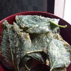 Bayam krispi রেসিপির প্রধান ছবি