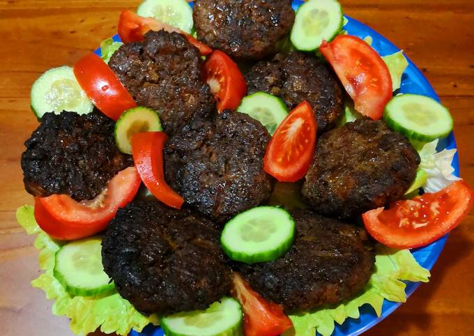 Steps to Prepare Homemade Yummy Homemade Burger Sandwich with Potato Chips😍🍔🍟🥒🧀🍅