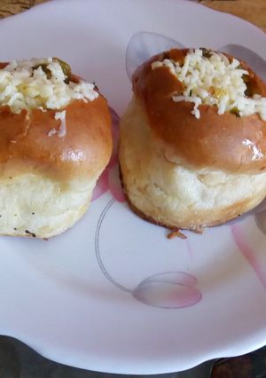 A picture of Stuffed buns.