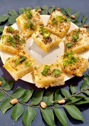સોજી ઢોકળા (Sooji Dhokla Recipe In Gujarati) રેસીપી મુખ્ય ફોટો