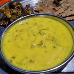 A picture of Spring onion curry.