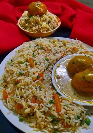 ভেজ শেজওয়ান ফ্রাইড রাইস(Veg schezwan fried rice recipe in Bengali ) রেসিপির প্রধান ছবি