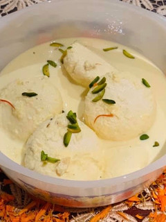 रसमलाई (Rasmalai recipe in hindi) रेसिपी मुख्य फोटो