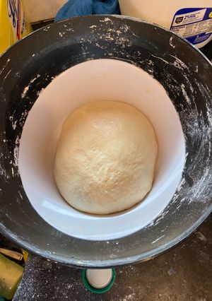 صورة لوصفة عجينة البيتزا الطرية والهشة