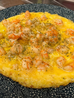 Una foto de Tortilla vaga de langostinos 🦐 al ajillo 😍😍