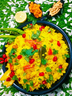 બટાકા પૌવા (Bataka Poha Recipe In Gujarati) રેસીપી મુખ્ય ફોટો