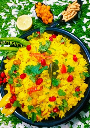 બટાકા પૌવા (Bataka Poha Recipe In Gujarati) રેસીપી મુખ્ય ફોટો