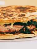 Burger naan aux épinards, shitakés et tomates séchées