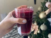Una foto de jugo de betabel con apio