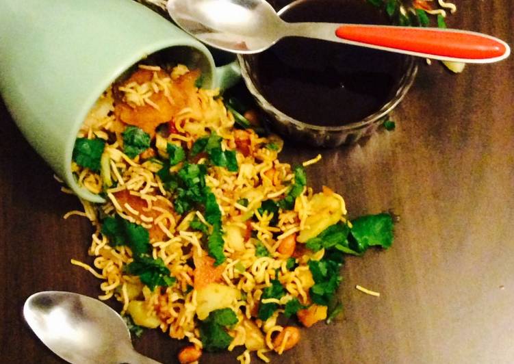 Easiest Way to Make Appetizing Maggi Bhel or kolhapur Bhel