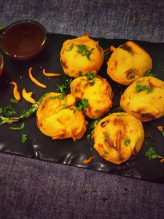 बटाटा वडा (Batata vada recipe in Hindi) रेसिपी मुख्य फोटो
