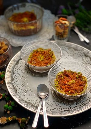 A picture of Soji aur khopray ka halwa.