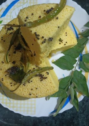 सूजी बेसन ढोकला (Suji besan dhokla recipe in Hindi) रेसिपी मुख्य फोटो