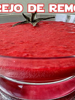 Una foto de Salmorejo de remolacha