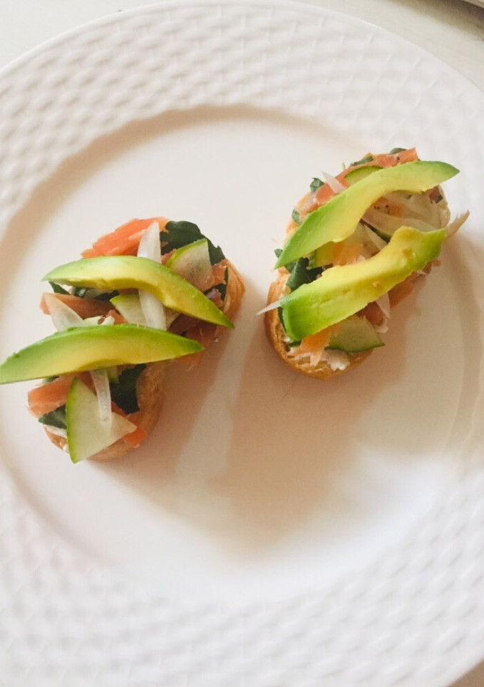 Una foto de Gravlax de salmón