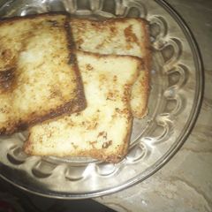 A picture of French toast.