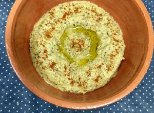 Una foto de Hummus de tajín multi semilla