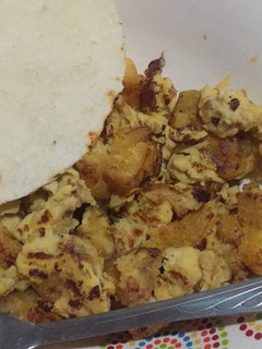 Una foto de Huevos 🥚 con plátano maduro