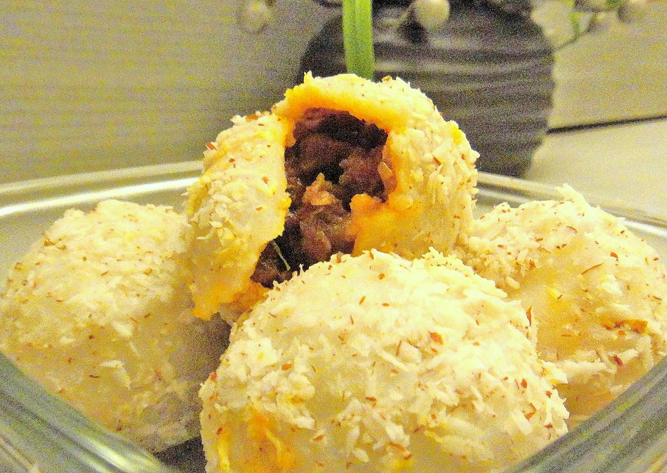 Undaputtu-Rice dumpling with prawn filling