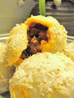 A picture of Undaputtu-Rice dumpling with prawn filling.