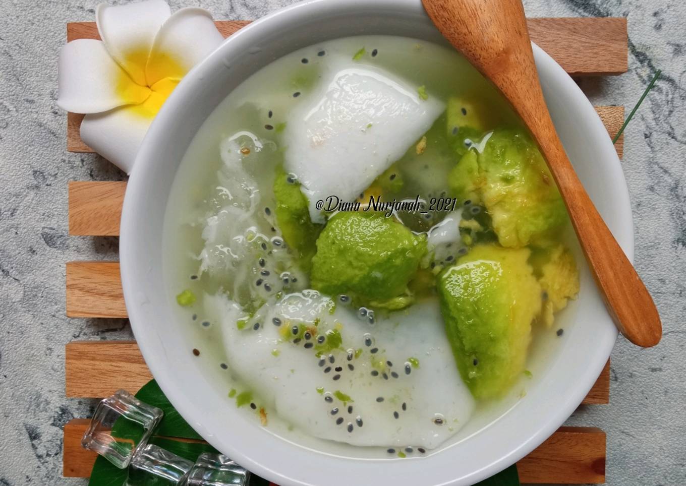 Es Alpukat Kelapa Muda