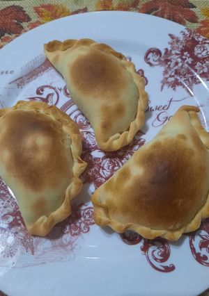 Una foto de Empanadas de morrón asado, anco y cebolla