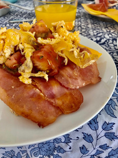 Foto principal de Tostada de bacon y huevo para desayunar