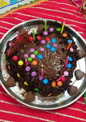 एगलेस बनाना चॉकलेट केक (eggless banana chocolate cake recipe) रेसिपी मुख्य फोटो