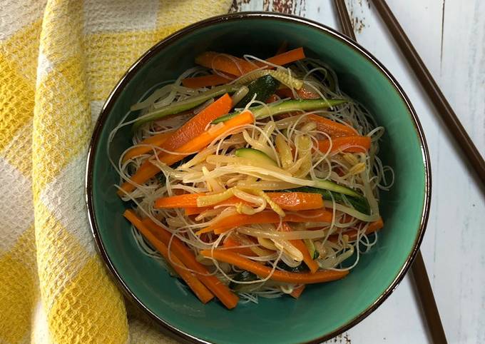 Spaghetti di riso alle verdure