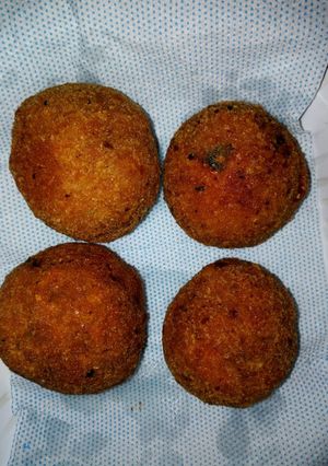 A picture of Spicy scotch eggs.
