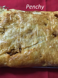 Una foto de Hojaldre relleno de salsa boloñesa