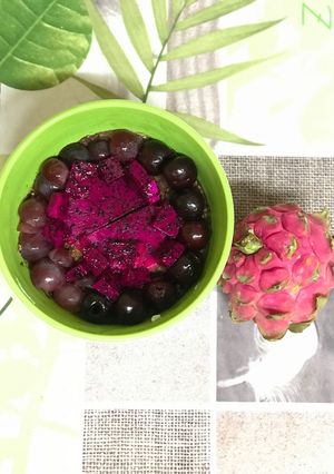 Una foto de Gachas frías de “Dragón Fruit” y frutas rojas100% FIT sin azúcar