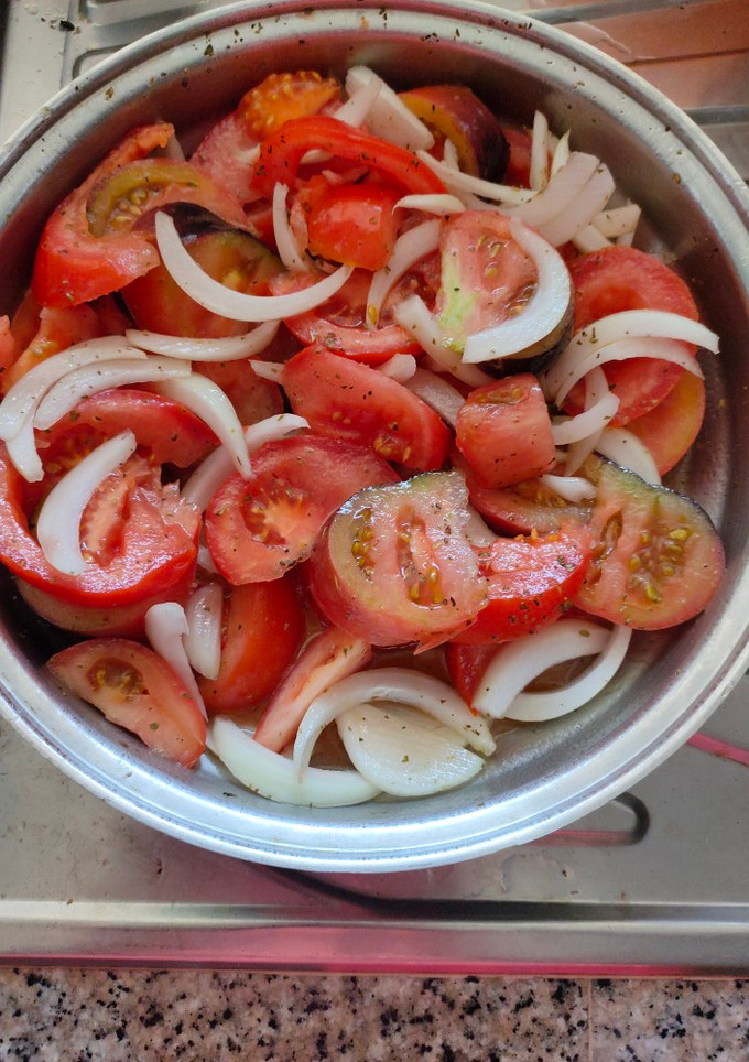 Una foto de Ensalada de tomate estilo mi casa