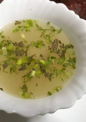 A picture of Chicken clear soup.