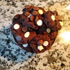 A picture of Bisquick cookie drops.