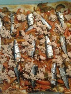 Una foto de Hojaldre de verduras, atun y sardinas