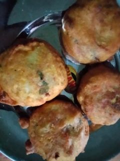 बटाटा वड़ा (batata vada recipe in Hindi) रेसिपी मुख्य फोटो