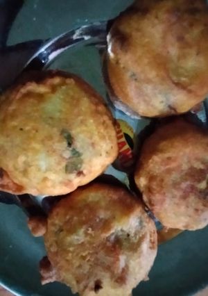 बटाटा वड़ा (batata vada recipe in Hindi) रेसिपी मुख्य फोटो