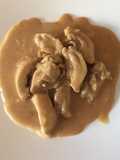 Contramuslos de pollo con salsa de crema de orujo