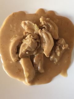 Una foto de Contramuslos de pollo con salsa de crema de orujo