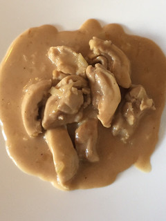 Una foto de Contramuslos de pollo con salsa de crema de orujo