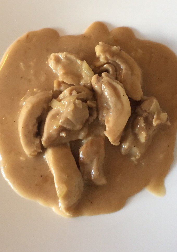 Una foto de Contramuslos de pollo con salsa de crema de orujo