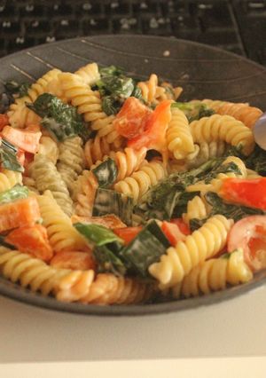 Una foto de Ensalada con pasta que haria hablar a Adorni, digo Adorno